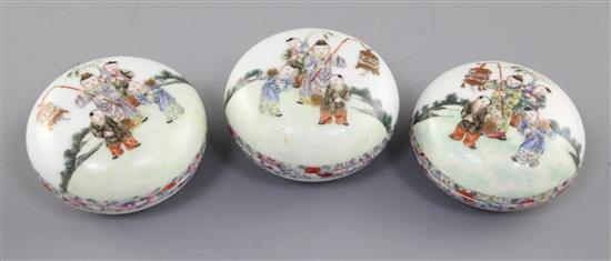 A set of three Chinese famille rose boxes, liners and covers, 19th century, diameter 9cm, one cover cracked